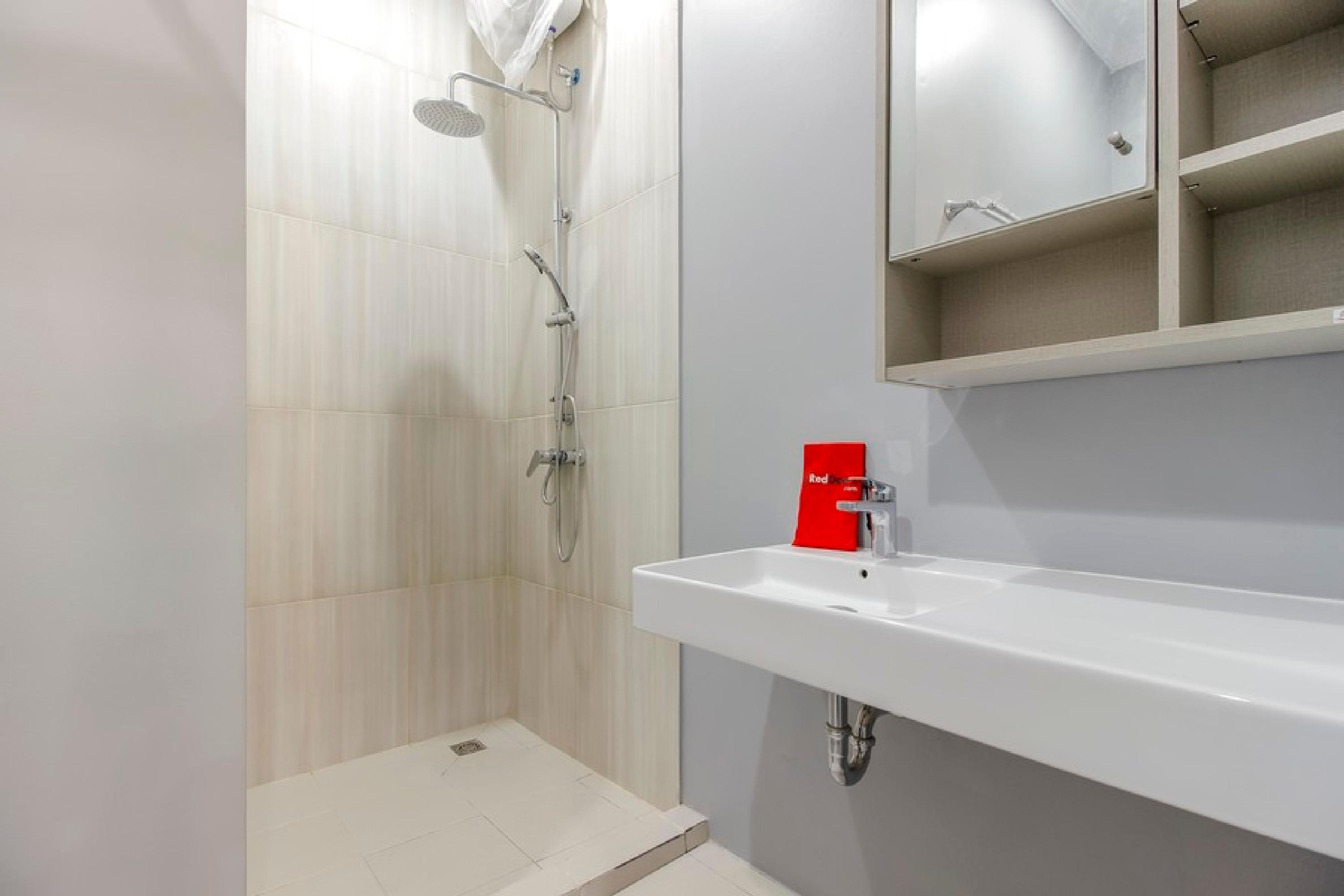 Reddoorz Plus @ Kwitang 2 Jakarta Exterior photo