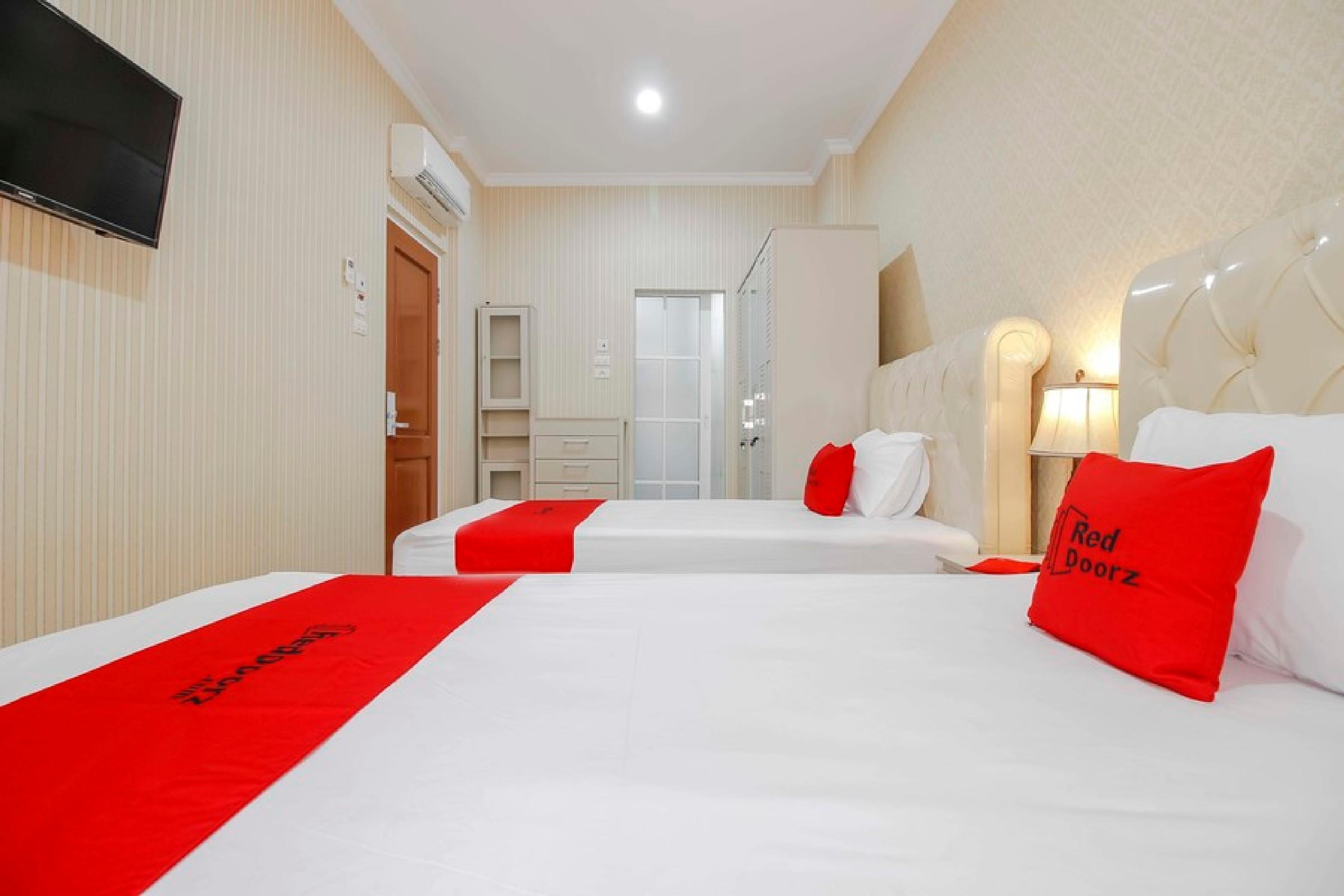 Reddoorz Plus @ Kwitang 2 Jakarta Exterior photo